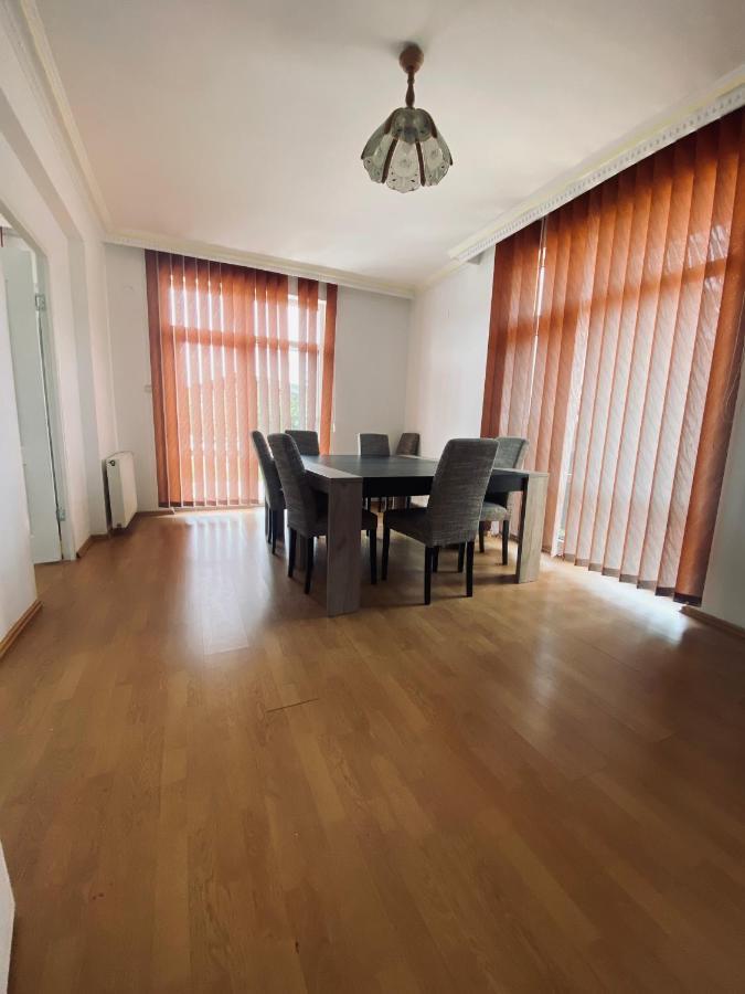 Vila Hubert Baile Felix Luaran gambar