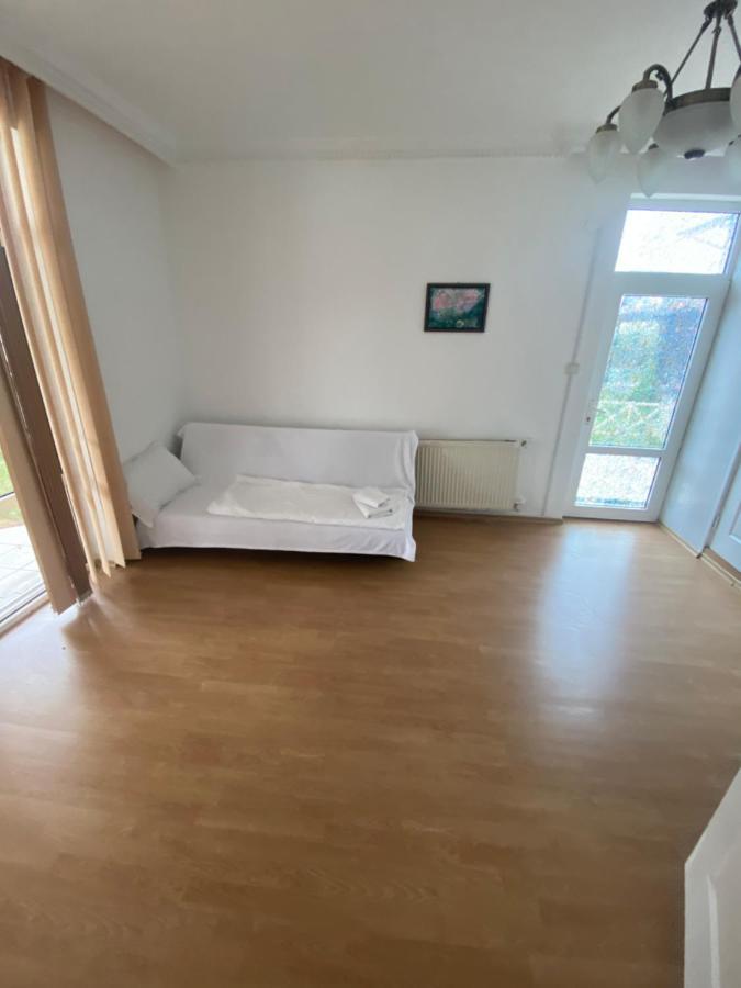 Vila Hubert Baile Felix Luaran gambar
